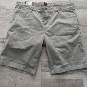 BOSS Men's Light Gray Flat Front Casual Shorts